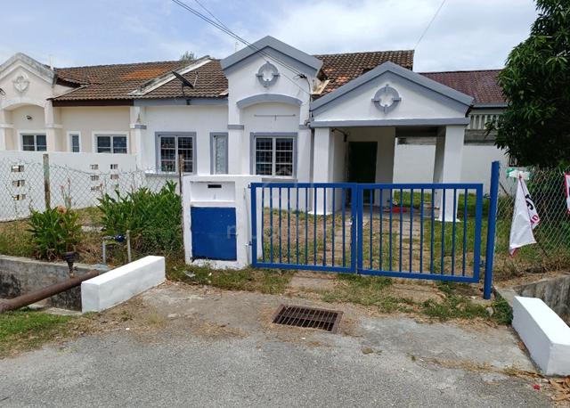Corner Lot Courtyard Home at Taman Pantai Sepang Putra 1