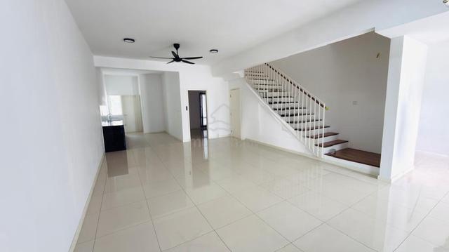{FACING EMPTY} 2 sty new house, Blooming Kota Emerald Rawang For Rent 1