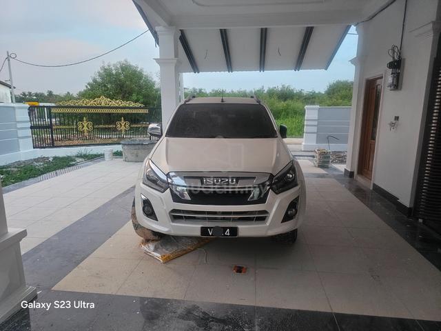 2014 Isuzu D-MAX 3.0 V-CROSS 4x4 (A) - 1