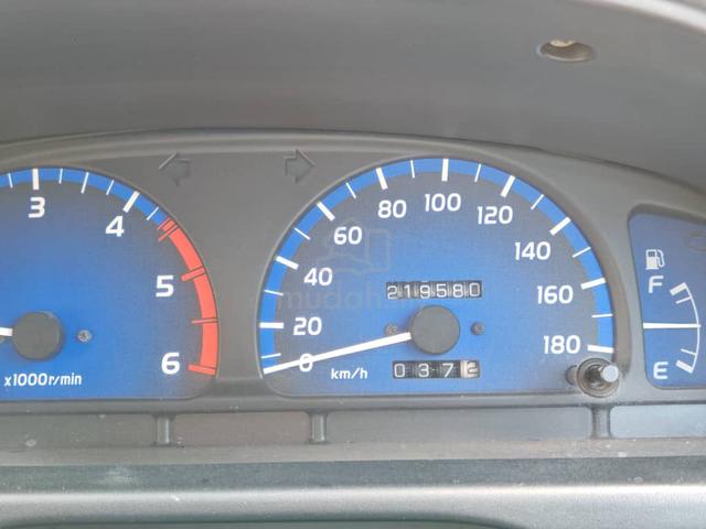 2003 Toyota HILUX 2.5 SR TURBO MY03 KDN190 (A) - 4