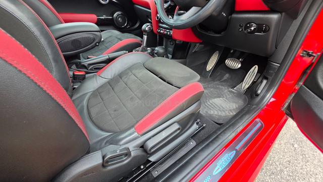 2017 MINI Cooper 2.0 John Cooper Works 3 Door JCW - 3