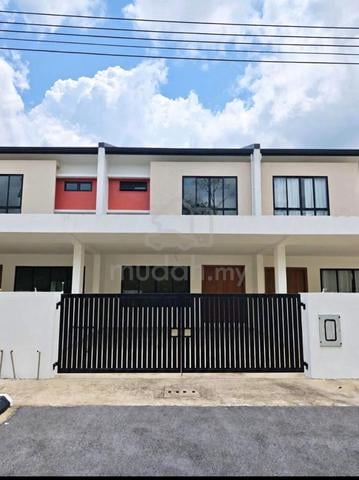 《Free furniture》 2- Storey House 22x90 special Unit ！Freehold Land 1
