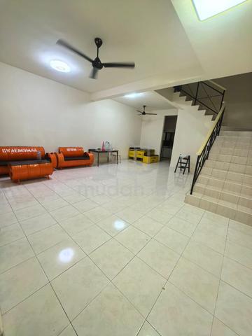 Seri Austin East Zone gated guarded terrace fully furnished airconds 1