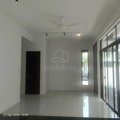 Avira Medini / Iskandar / 2 Storey Garden Terrace 1