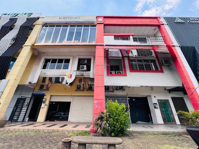 Ground Floor Shop Lot, Facing Main Road Kota Kemuning Shah Alam 1