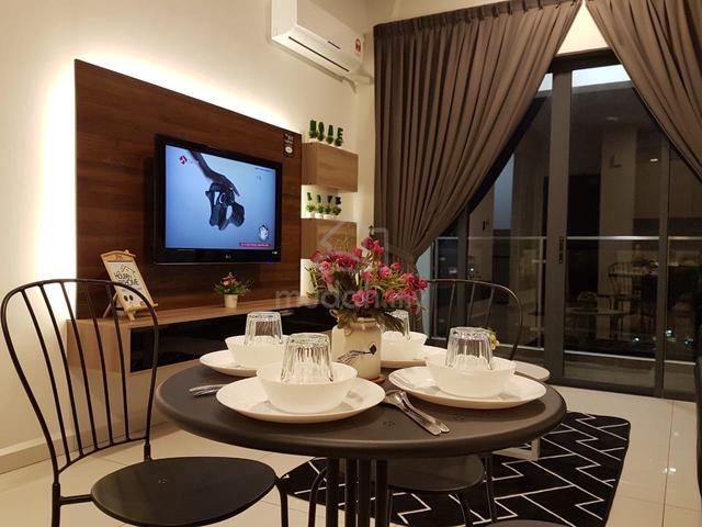 Bay Point @ Country Garden Danga Bay 1