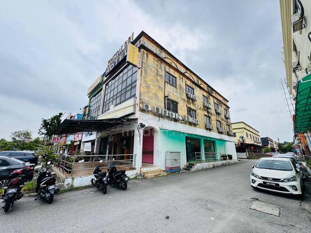 Ground Floor End Lot, Seksyen 7 Shah Alam Facing Main Road 1