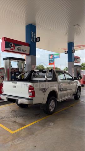 2011 Toyota HILUX 2.5 G (A) - 3
