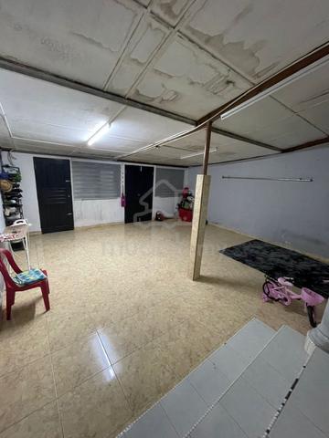 Rumah Sewa Pantai Cahaya Bulan 1