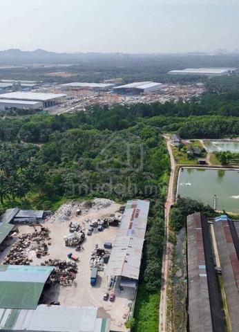 6.5 Acres Converted Medium Industrial Land @ Pekan Nanas, Johor 1