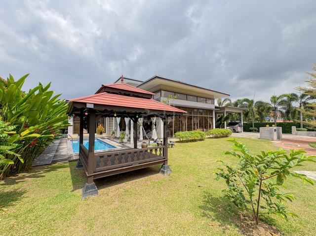 CORNER + SUPERB UNIT ! Putrajaya Presint 10, Double Storey Bungalow 1