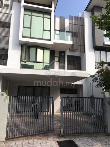Rental: SPACIOUS 3-Storey Superlink at Mutiara Villa, Kajang 1