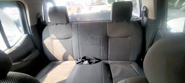 NISSAN NAVARA 2.5 AT CALIBRE 4X2 LIKENEW CONDITion - 3