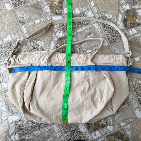 UNIQLO C Drawstring shoulder/sling bag Bag - photo 5 of 5