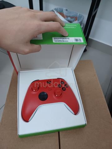 Red Wireless XBox controller  - photo 3 of 6