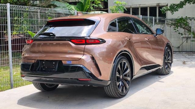 2024 Toyota Crown Sport 2.5 Z HEV SUV - 4