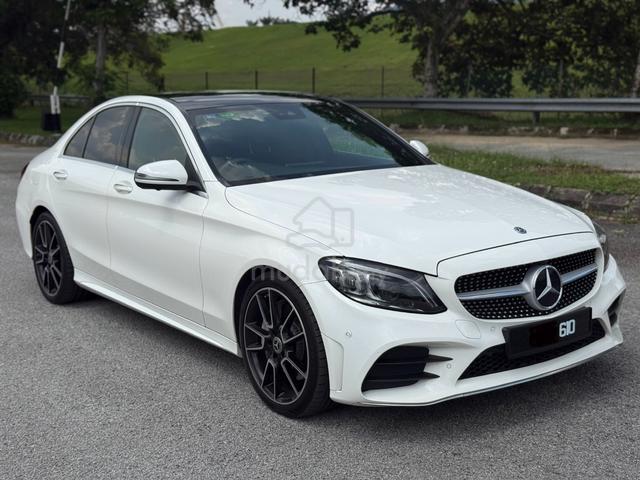 Low mileage 60k 2019 Mercedes Benz C300 AMG LINE - 4