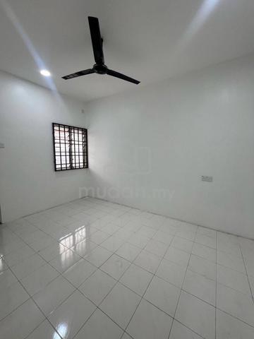 Menglembu Double Storey House For Rent 5