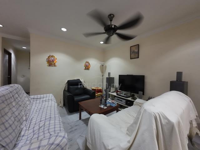 Park-Facing Family Home at Taman Bunga Negara - Sec 27, Shah Alam 4