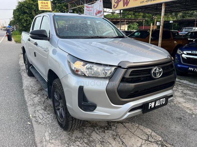 Toyota HILUX 2.4(A)REVO E D/C VNT 6PSD 4X4 Pickups - 4