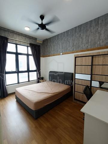 Fully Furnished Queen Bedroom for Rent at Chymes @ Gurney 1