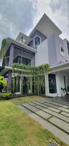 Fully Renovated Corner 3-Storey Home | Alam Impian, Shah Alam 1