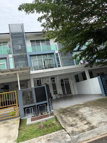3 storey @ Taman Bangi Avenue / UKM / Seri Putra / UniKL 1