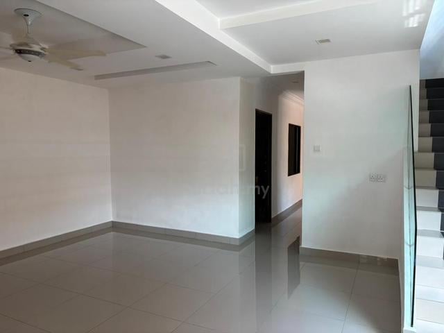 Taman Kepong Double Storey Endlot Freehold, 100% Loan, Good Condition! 1