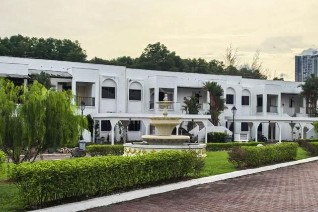 Townhouse COUNTRY VILLAS Country Heights KAJANG 1