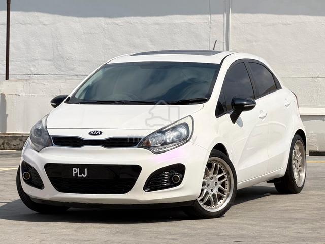 2013 Kia RIO 1.4 SX (A) Special Pearl White - 4