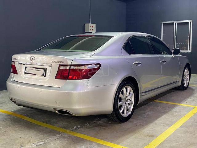2007 Lexus LS460 4.6 L 4 SEATER (A) - 3