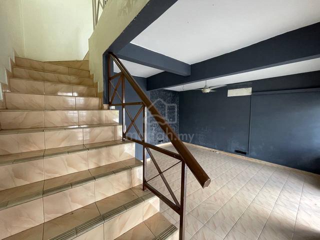 FACINGOPEN KITCHENTOP 20X60 Landed Teres House For Rent USJ 12 4 R 2 B 1