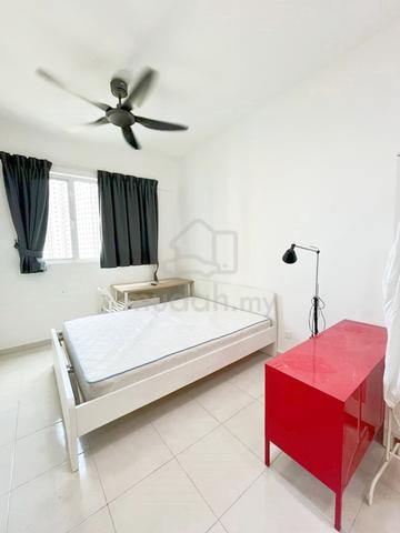 Ideal Residency, nr Gelugor & USM (Master Room) 1