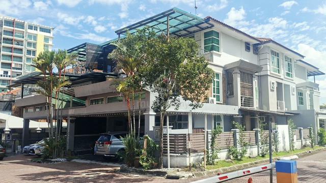 Nice House With Swimming Pool 3 Storey Semi D Renovated 1