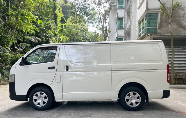 2014 Toyota HIACE 2.5 MT airbags - 2