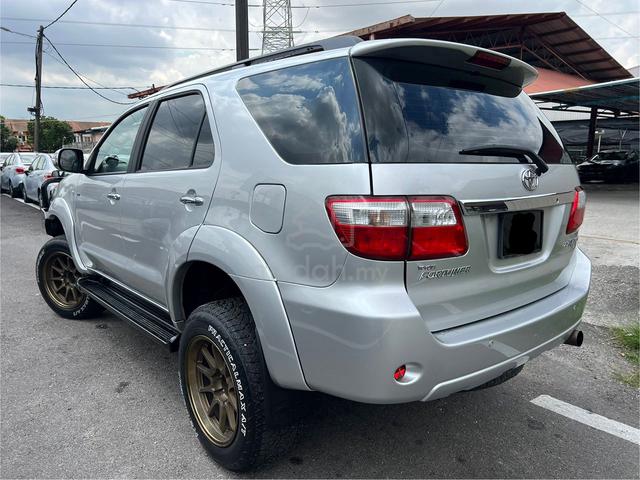 2009 Toyota FORTUNER 2.7 V TRD FACELIFT (PETROL) - 4