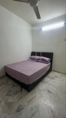 Room untuk perempuan sahaja 1