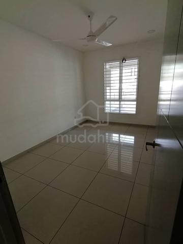 Be the 3rd Tenant! Single Storey House For Rent! 2