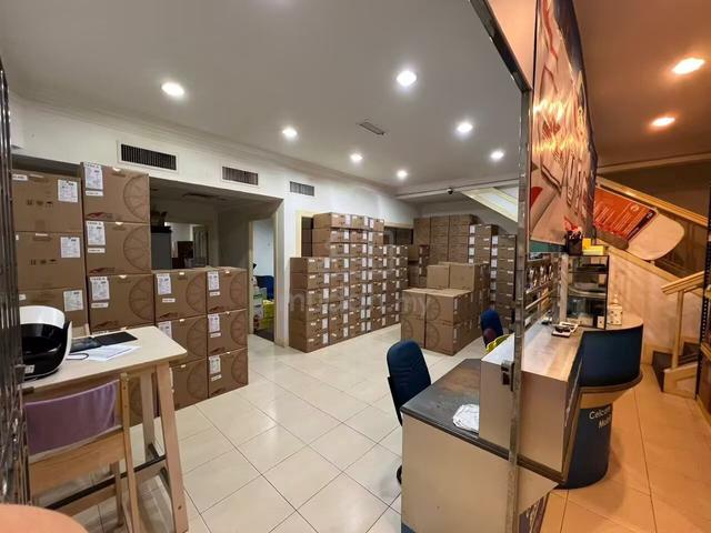 Taman Molek @ 2- Storey Terrace Shop Lot / Renovated / Jln Molek 2/3 1