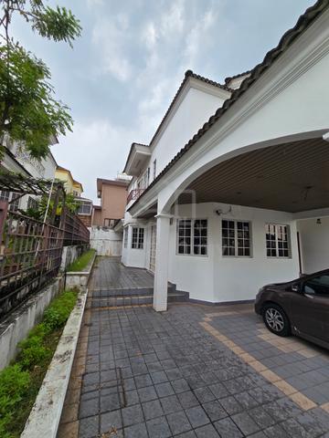 South-facing unit with 2-car porch, near C180 & MRT access 1