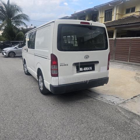 2014 Toyota HIACE 2.5 (M) green engine Panel Van - photo 3 of 6
