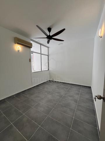Manor Apartment 5