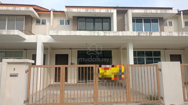 Rumah Teres 2 Tingkat Bersih di Taman Kerian Putra, Parit Buntar 1