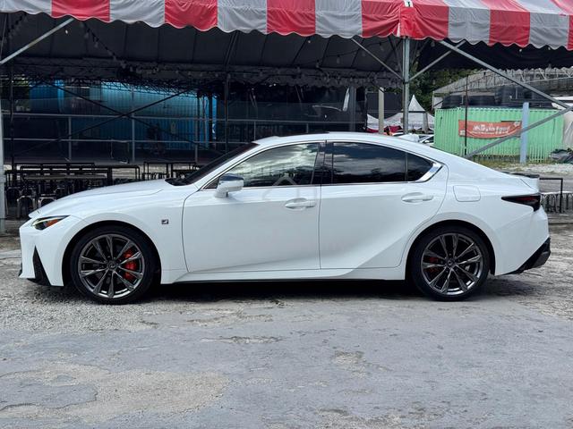2022 Lexus IS300 2.0 F-SPORT (A) Mark Levinson, SR - 4