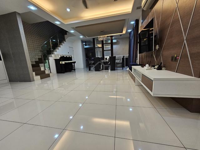 2storey terrace corner Kemuning (Nicely renovated Must View) 1