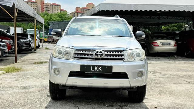 2010 Toyota FORTUNER 2.5 G FACELIFT (A) - 4