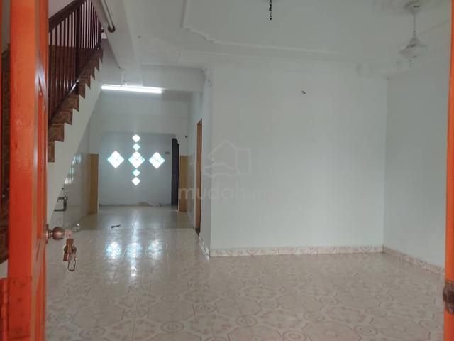 2 storey house for rent in Tmn Mentari Banting 1