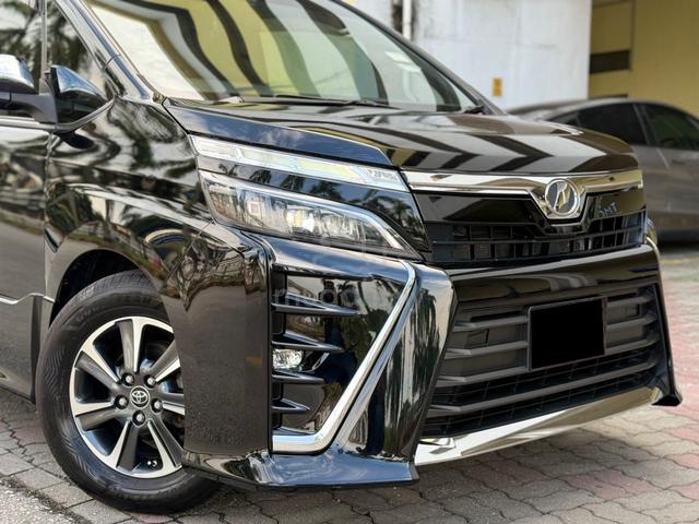 2018/2024 Toyota VOXY 2.0 ZS KIRAMEKI (A)F/LON - 2