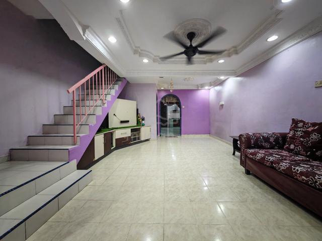 【GOOD CONDITION】Rumah Sewa 2 Storey House A/C AutoGate Kitchen Cabinet 1
