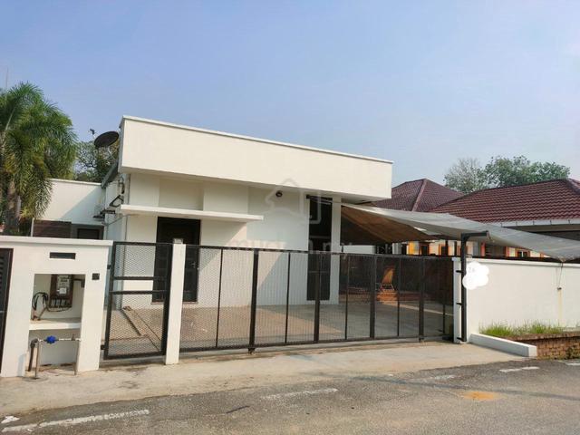 CANTIK ADA POOL Single Storey Bungalow Lorong Teratai Putih Kuang 1